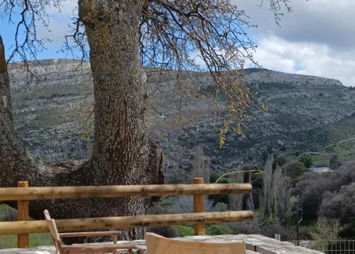 Hatzanario Apeiranthos